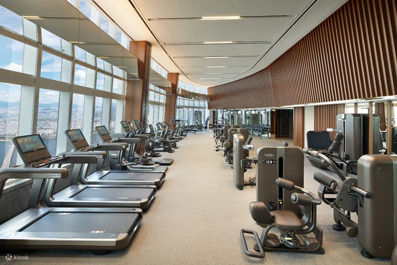 시그니엘 서울 - 그랜드 디럭스 룸 + 롯데월드 아쿠아리움 또는 어드벤처 2인 티켓 포함 - 클룩 Klook 한국